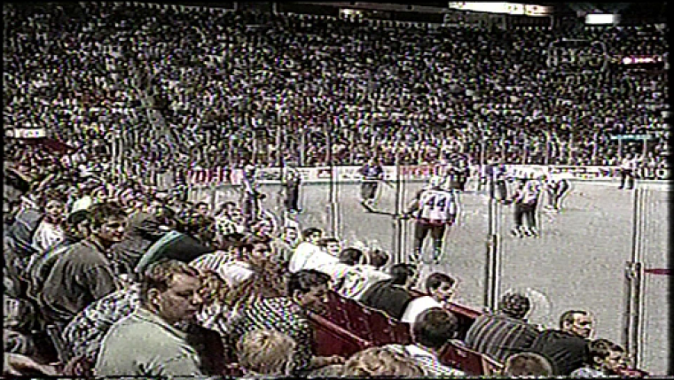 La foule au Forum de Montréal lors de la finale 1995 de la RHI.
