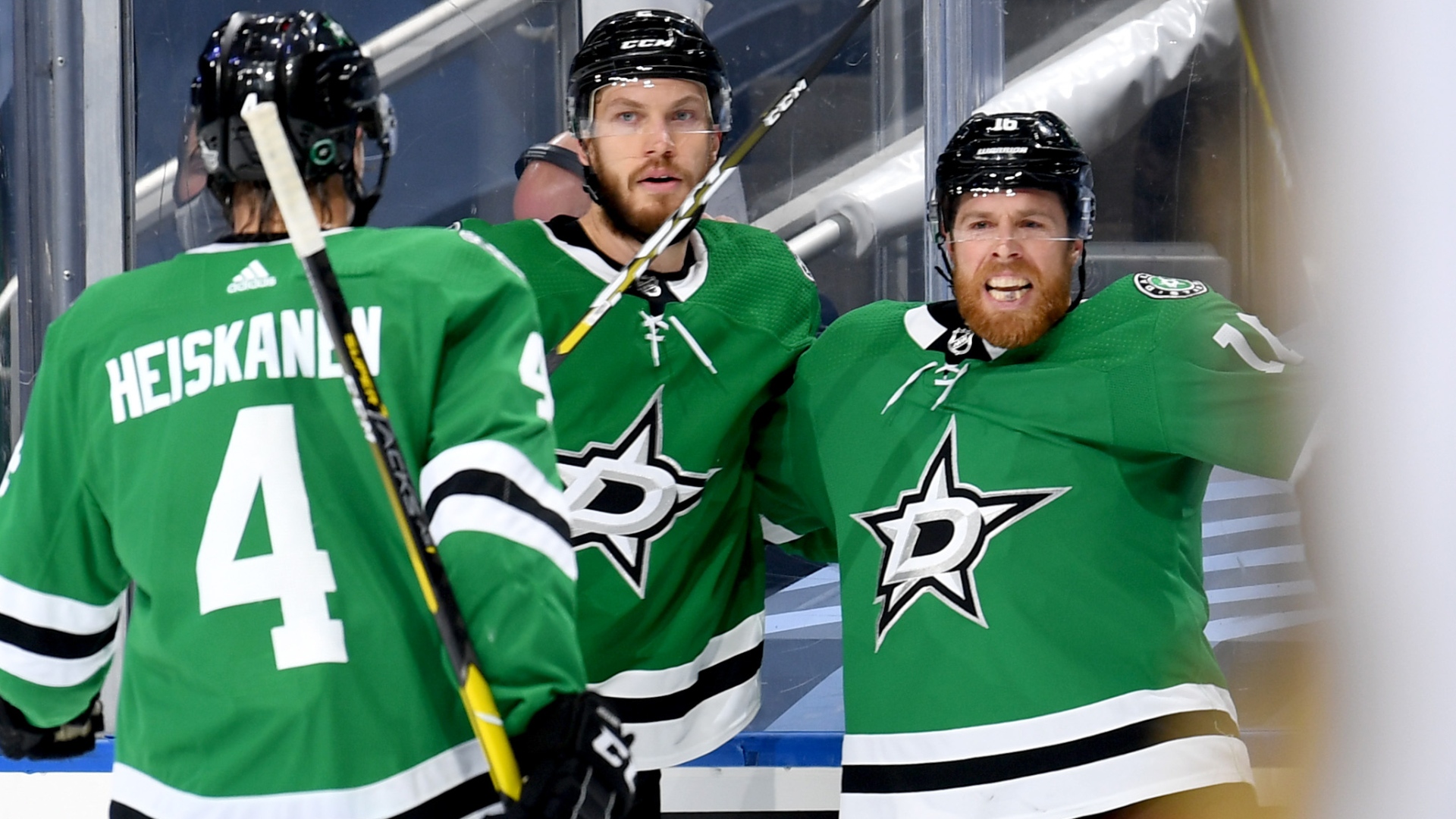 Joe Pavelski, Jamie Oleksiak,et Miro Heiskanen. Joe Pavelski, Jamie Oleksiak,et Miro Heiskanen.