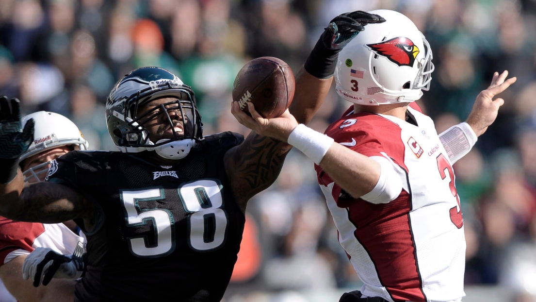 Trent Cole et Carson Palmer 