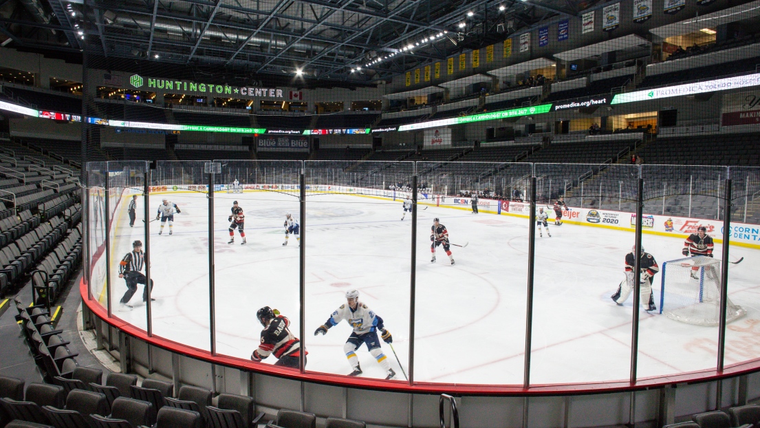 Un match de la ECHL entre les Cyclones de Cincinnati et le Walleye de Toledo