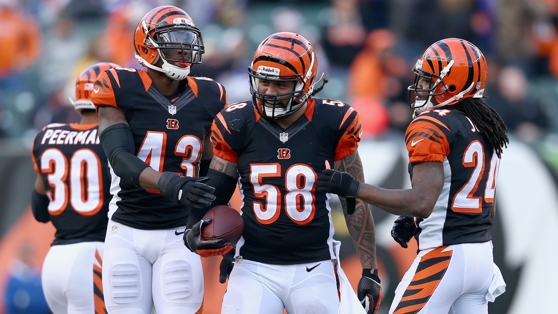 George Iloka, Rey Maualuga et Adam Jones