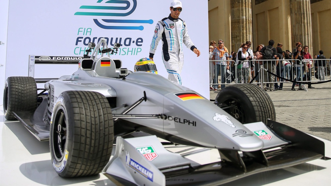 Lucas Di Grassi et la voiture de la Formule E