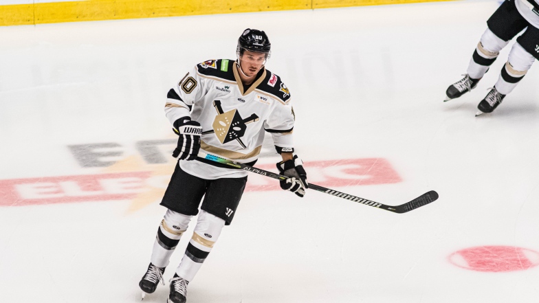 Kevin Dufour lors de la partie d'ouverture des Nailers de Wheeling