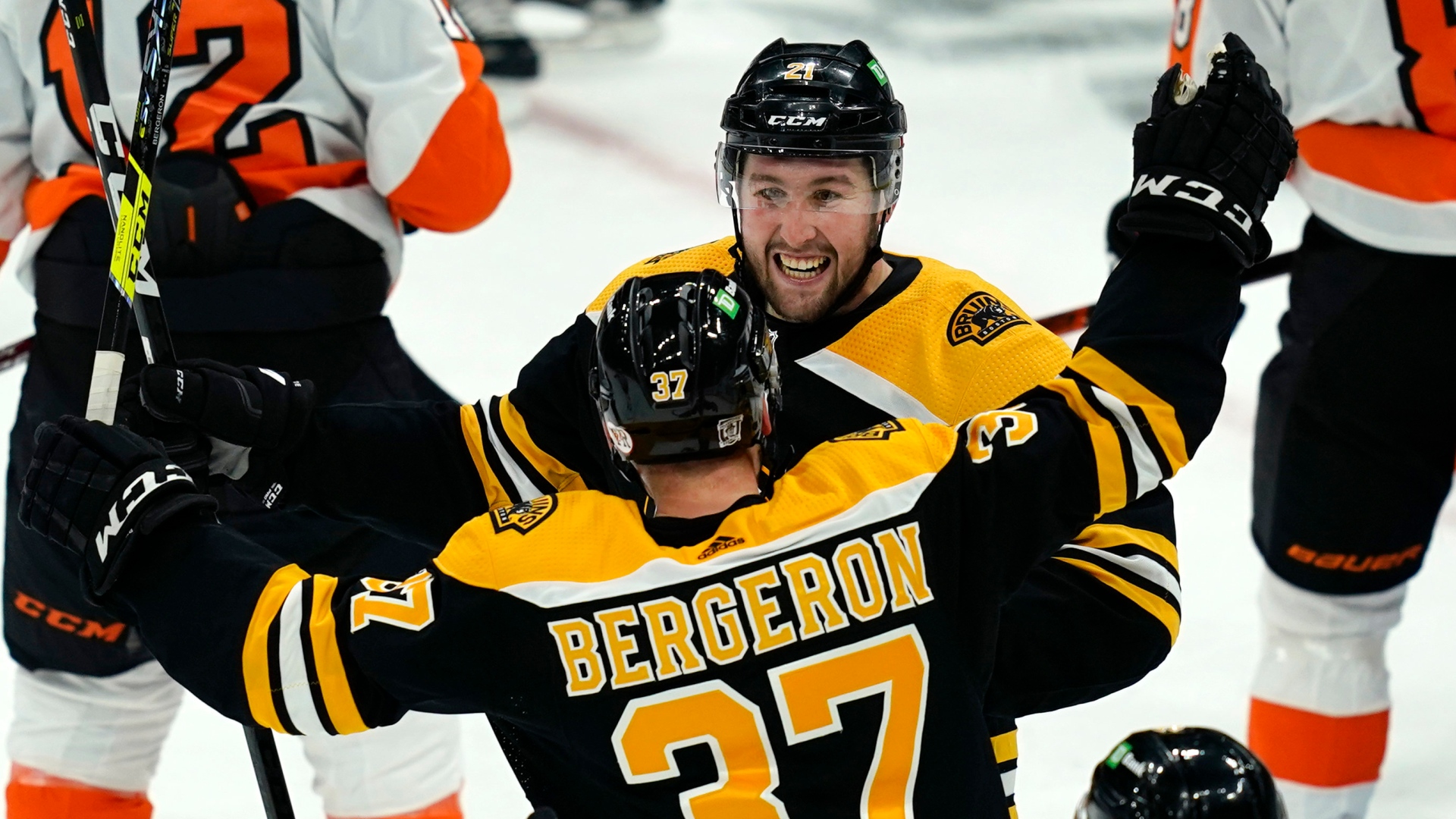 Nick Ritchie et Patrice Bergeron